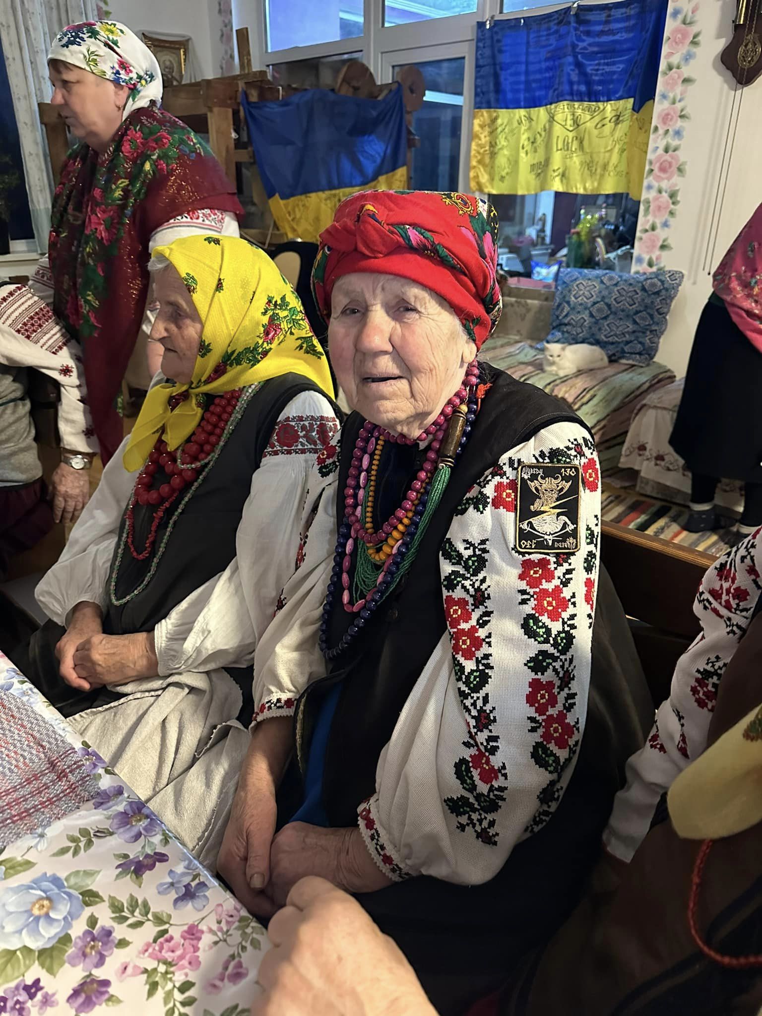 Вечорниці жителів Ташані збирають мільйони переглядів у TikTok та гроші на ЗСУ: бабусі допомогли воїнам купити автомобіль і дрони