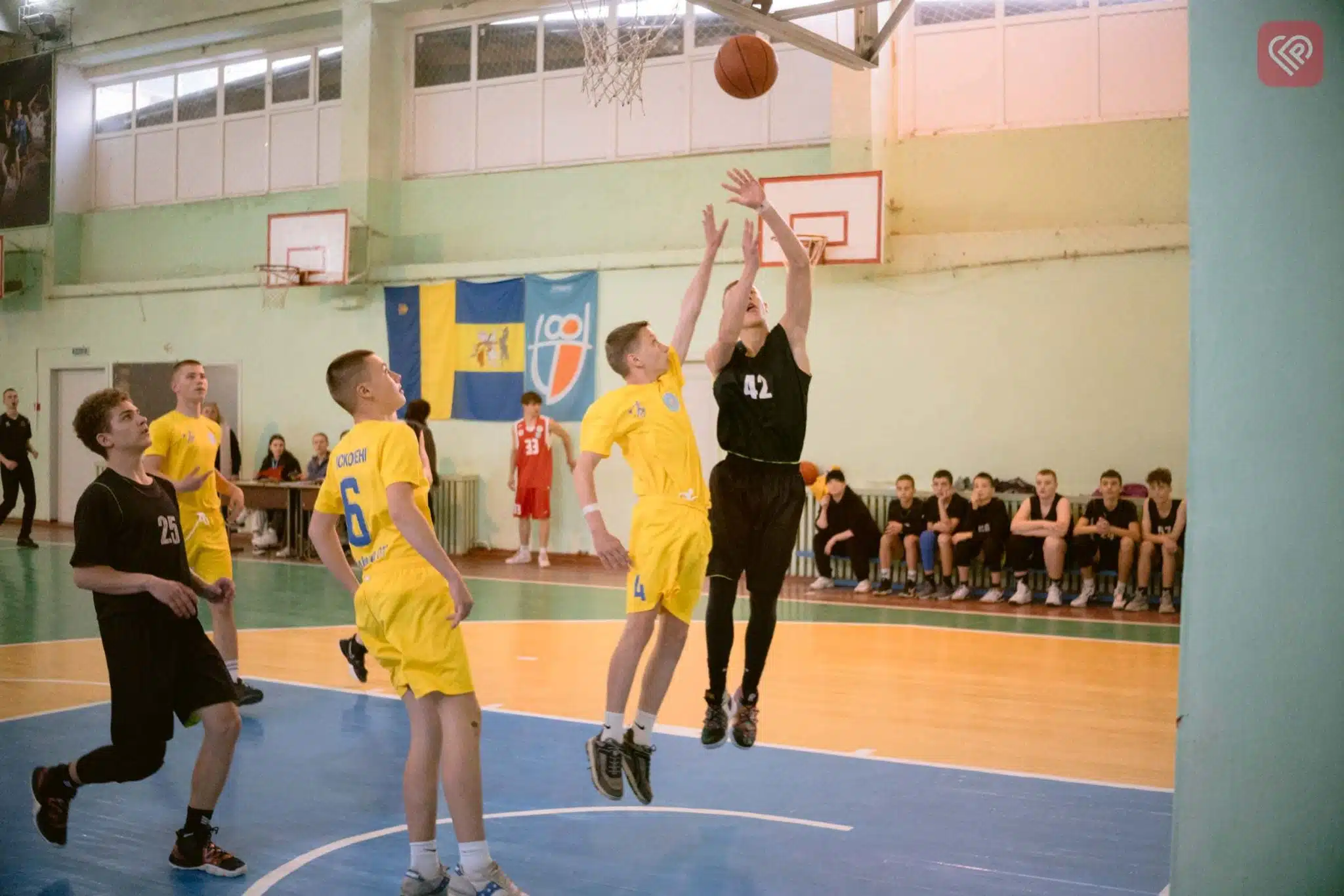 Команда переяславського ліцею імені Володимира Мономаха з баскетболу перемогла у півфіналі районного етапу «Всеукраїнських шкільних ліг пліч-о-пліч»
