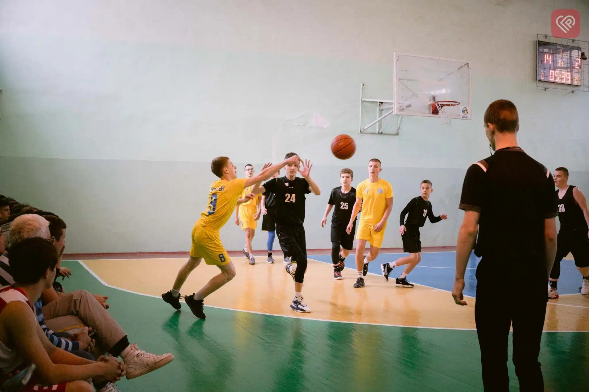 Команда переяславського ліцею імені Володимира Мономаха з баскетболу перемогла у півфіналі районного етапу «Всеукраїнських шкільних ліг пліч-о-пліч»