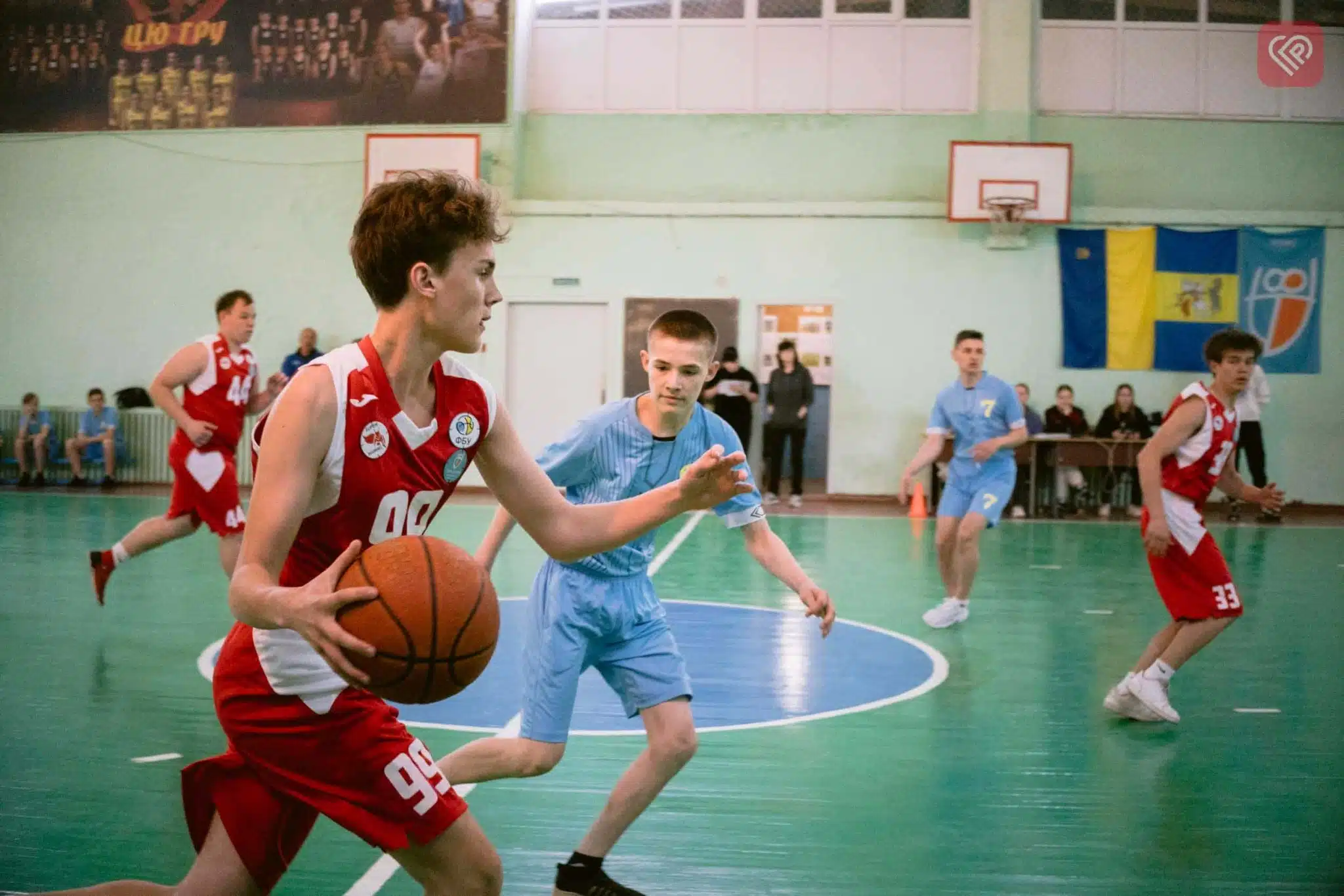 Команда переяславського ліцею імені Володимира Мономаха з баскетболу перемогла у півфіналі районного етапу «Всеукраїнських шкільних ліг пліч-о-пліч»