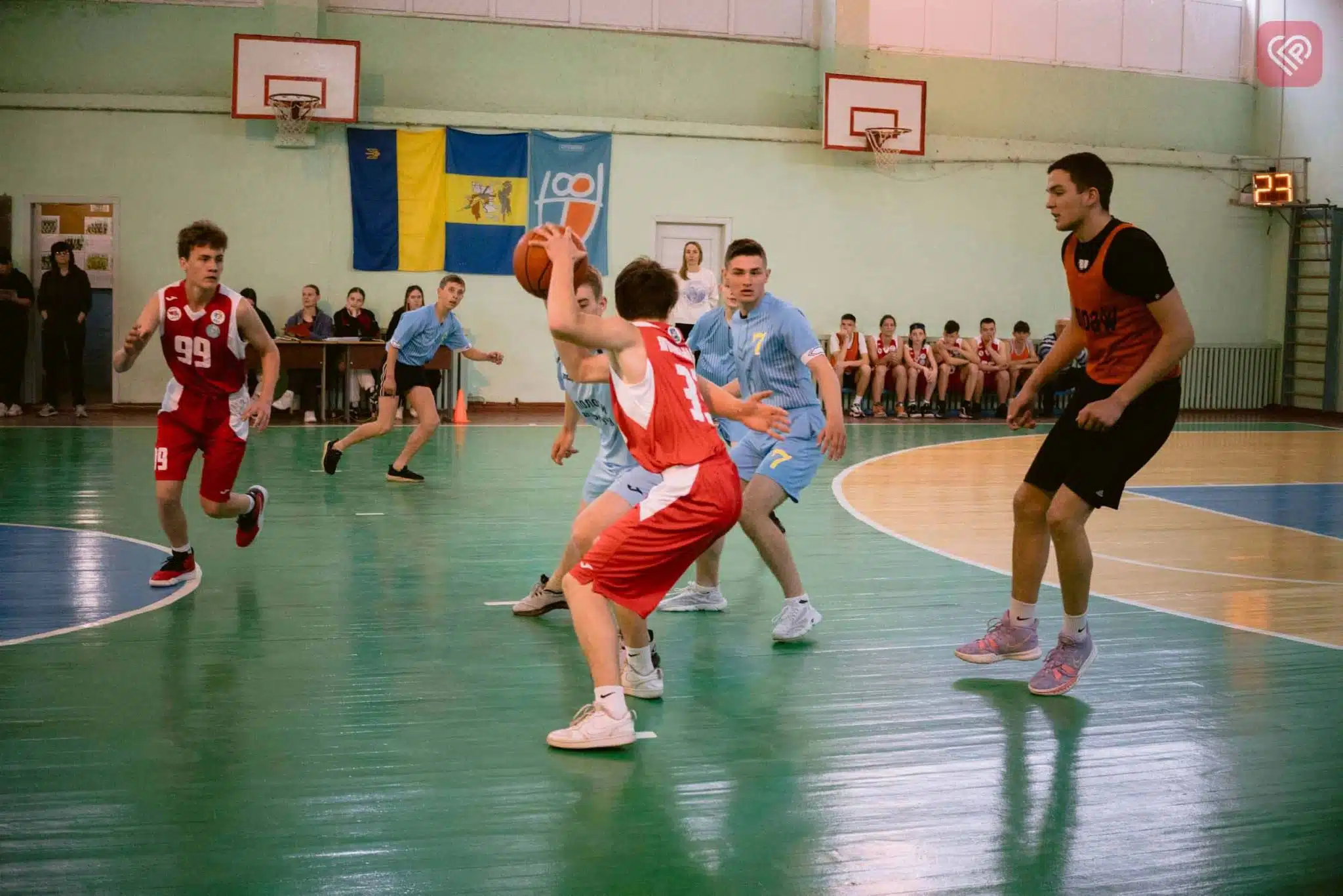 Команда переяславського ліцею імені Володимира Мономаха з баскетболу перемогла у півфіналі районного етапу «Всеукраїнських шкільних ліг пліч-о-пліч»