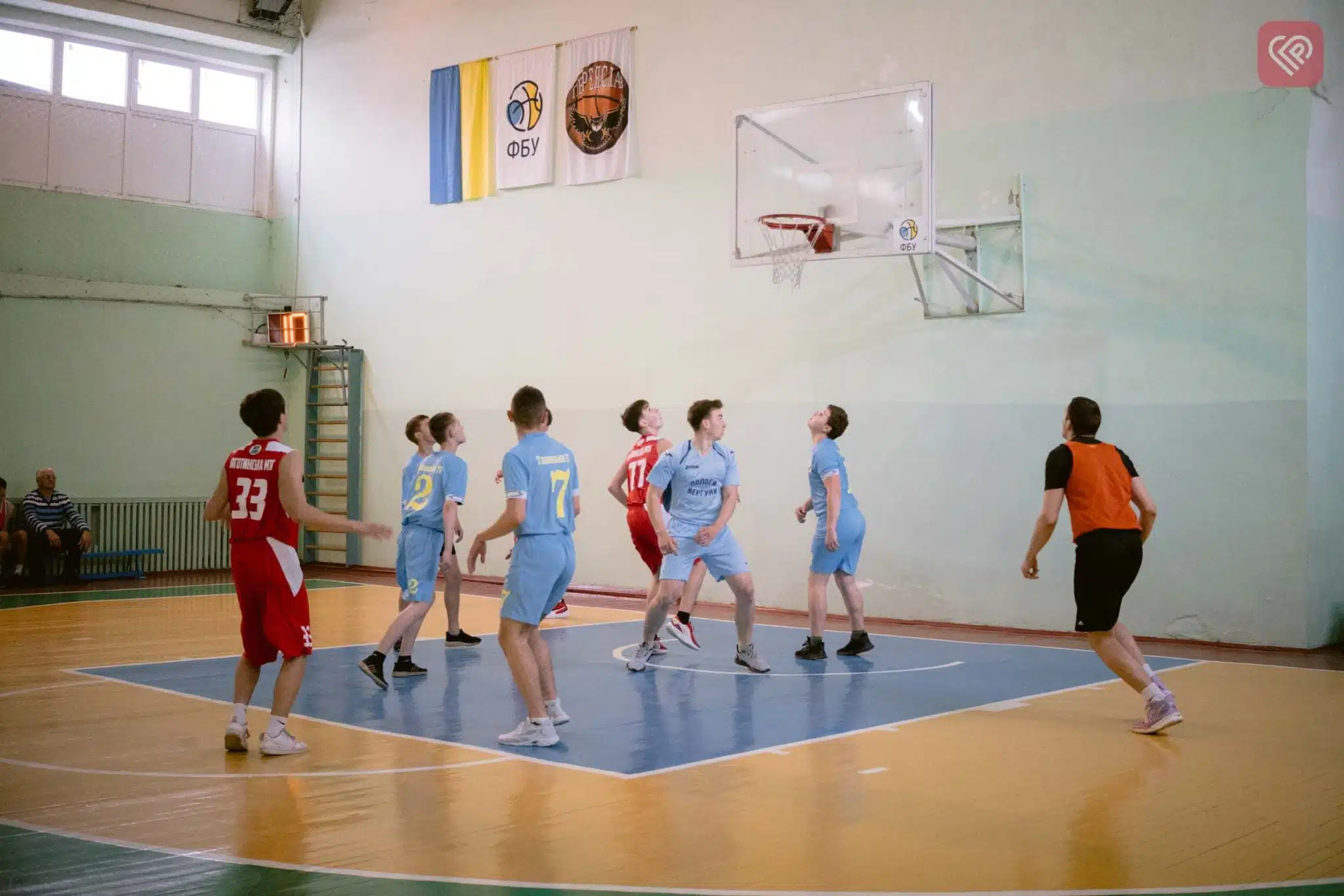 Команда переяславського ліцею імені Володимира Мономаха з баскетболу перемогла у півфіналі районного етапу «Всеукраїнських шкільних ліг пліч-о-пліч»