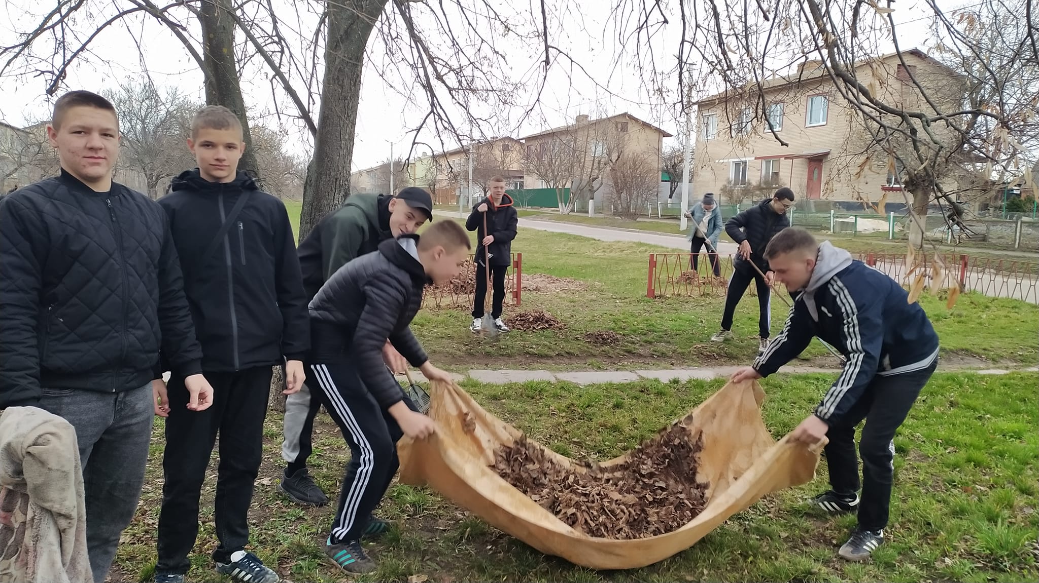 Велика весняна толока на Переяславщині: жителі облагороджують свої громади та діляться фото