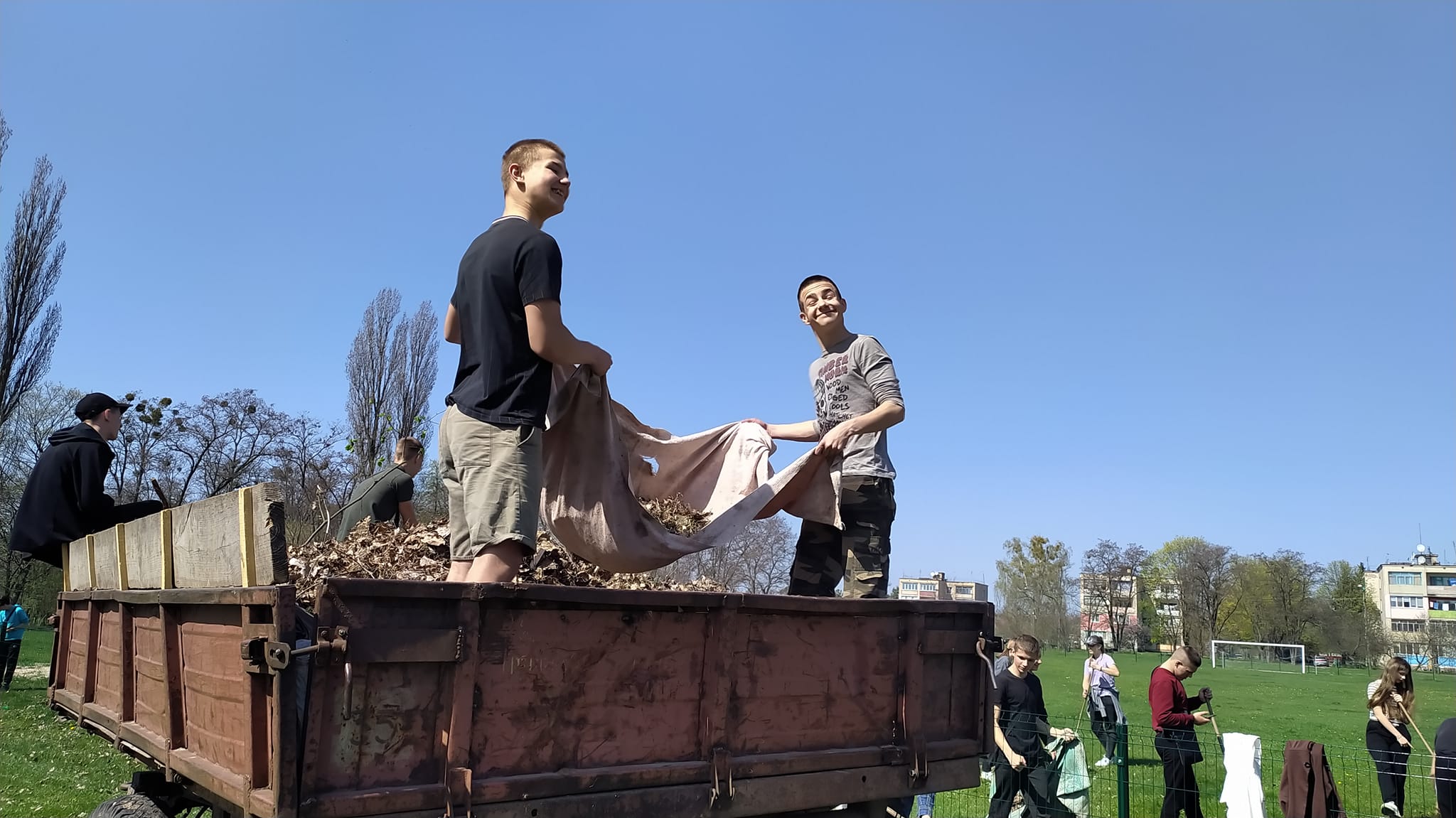 Велика весняна толока на Переяславщині: жителі облагороджують свої громади та діляться фото