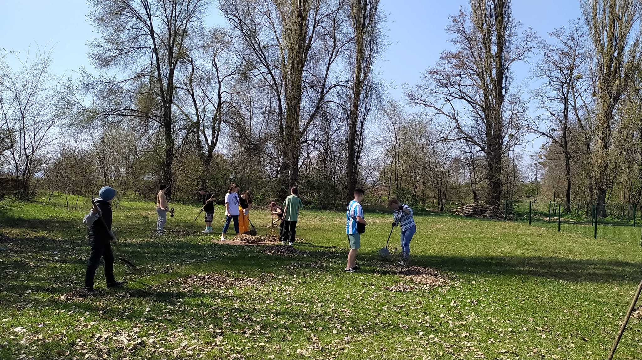 Велика весняна толока на Переяславщині: жителі облагороджують свої громади та діляться фото