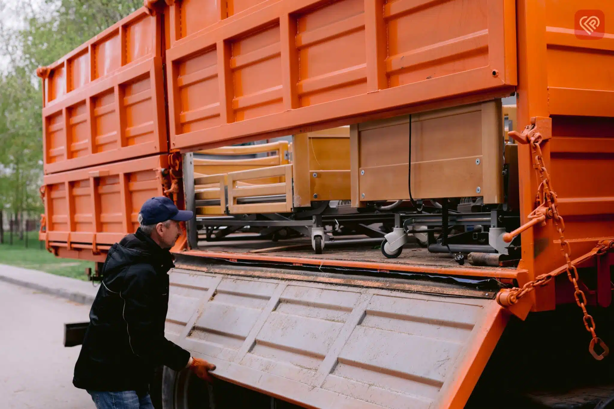 Родина Ярем подарувала переяславській лікарні багатофункціональні ліжка