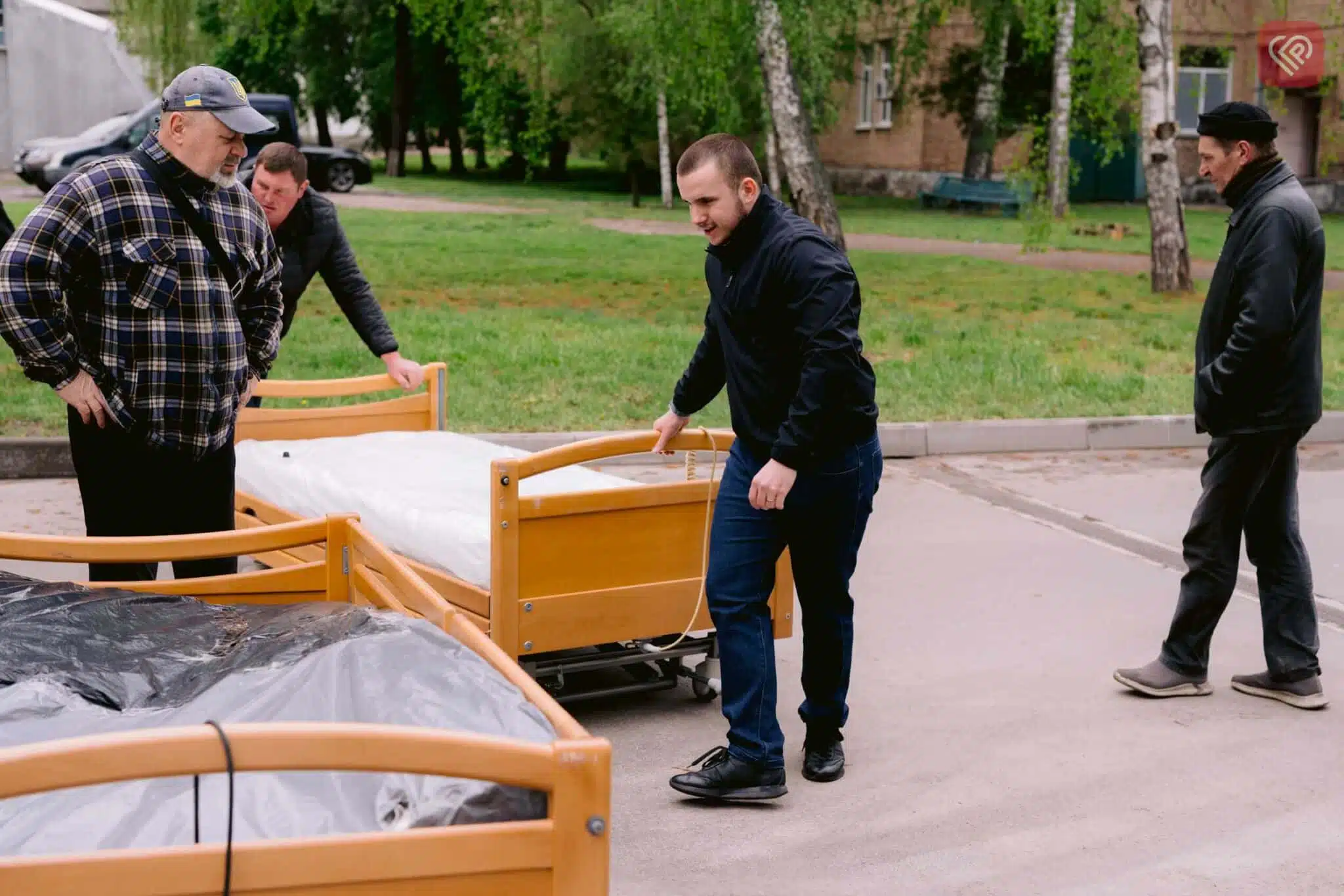 Родина Ярем подарувала переяславській лікарні багатофункціональні ліжка