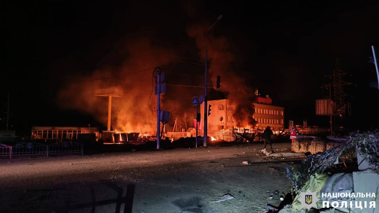 Наслідки нічної ворожої атаки: є загиблі, поранені та руйнування цивільних об'єктів