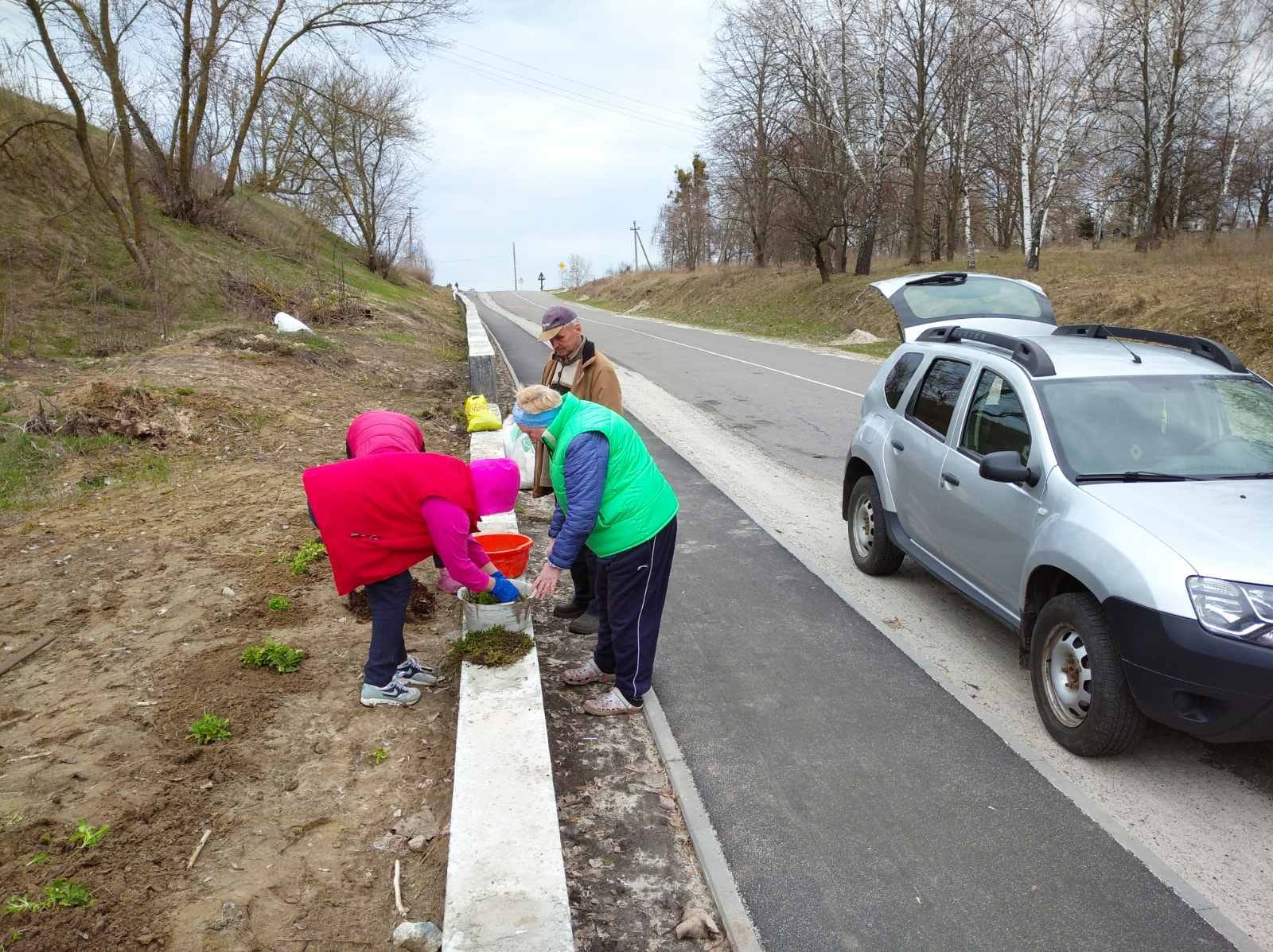 Велика весняна толока на Переяславщині: жителі облагороджують свої громади та діляться фото