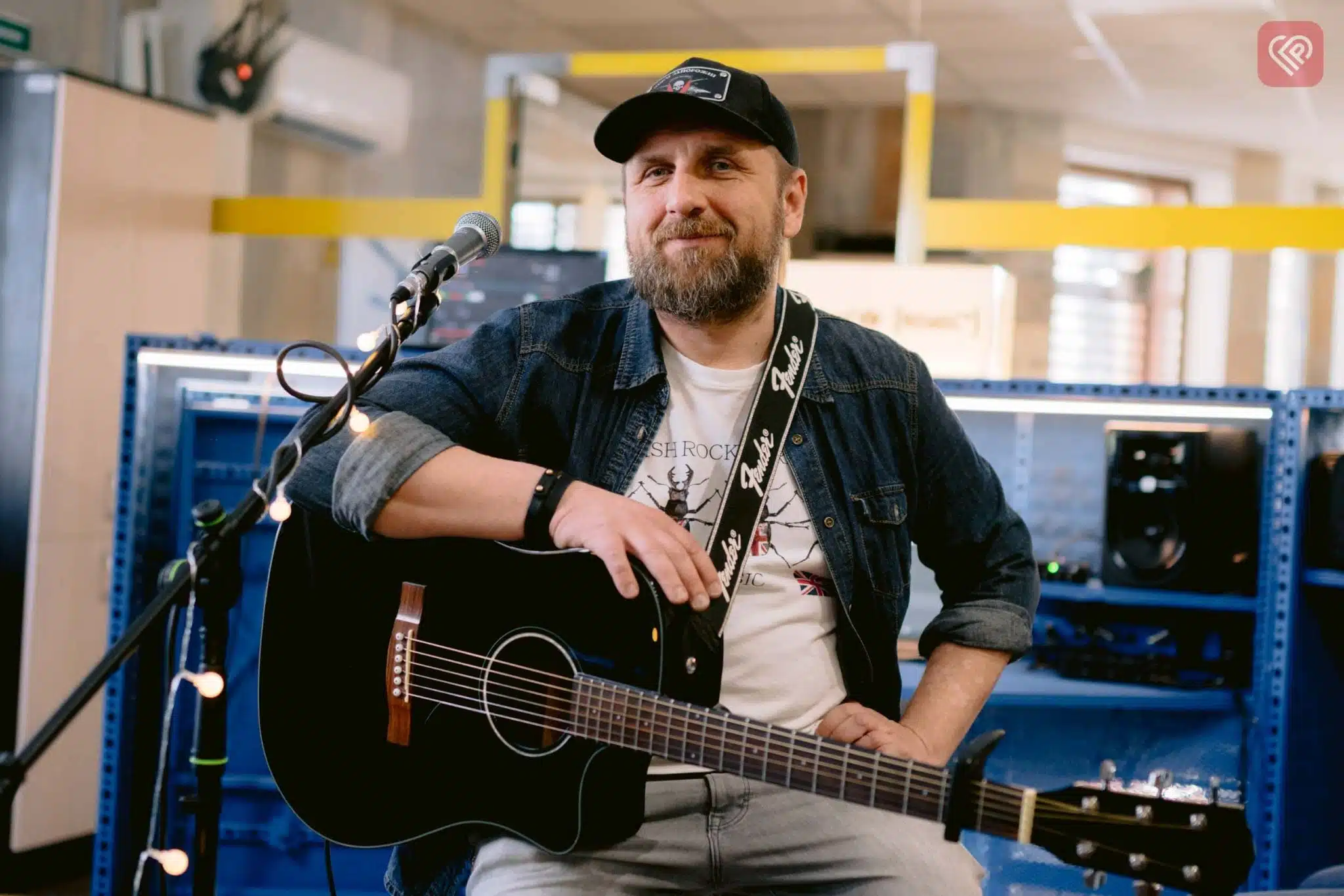 У Переяславі відбувся благодійний музичний вечір: з акустичною програмою виступив Віталій Каменюченко