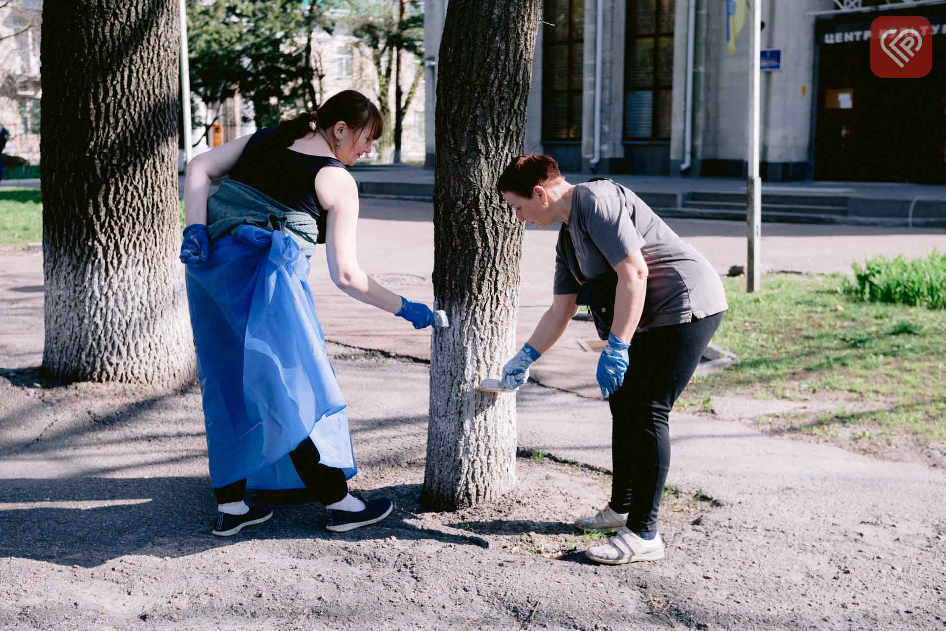 У парку в центрі Переяслава працівники культури провели весняну толоку