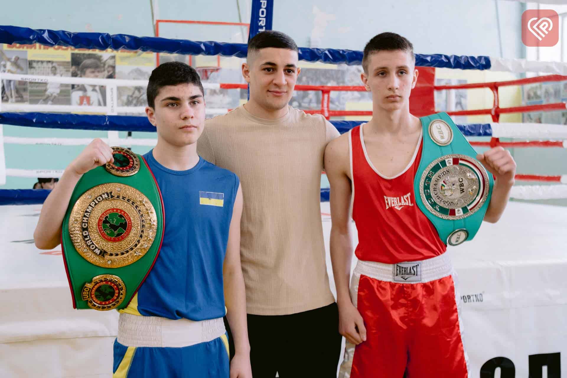 чемпіон світу серед молоді WBC Silver Назрі Рагімов