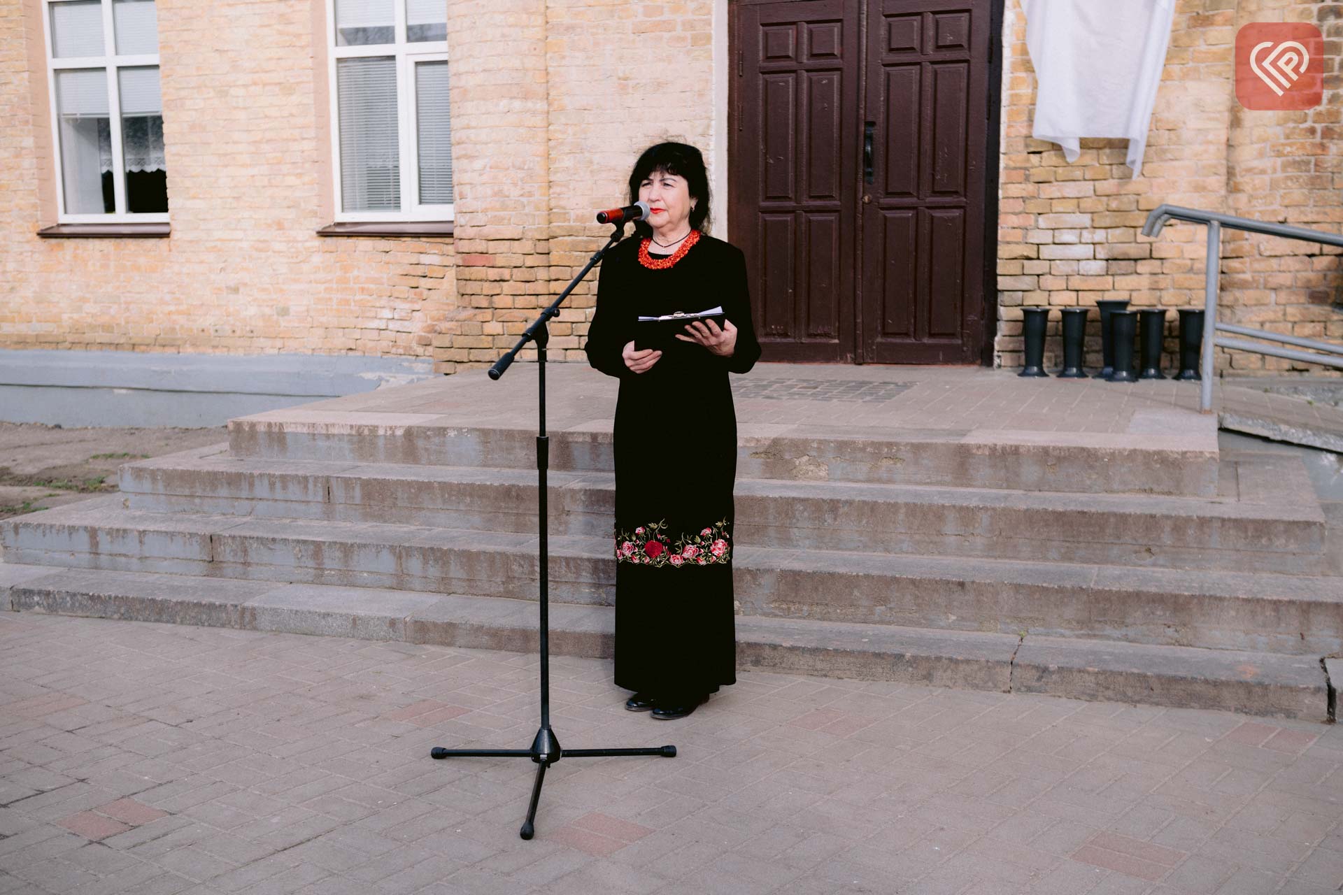 На фасаді переяславської гімназії відкрили меморіальну дошку на честь воїна-випускника, батька чотирьох дітей Ігоря Бабкова