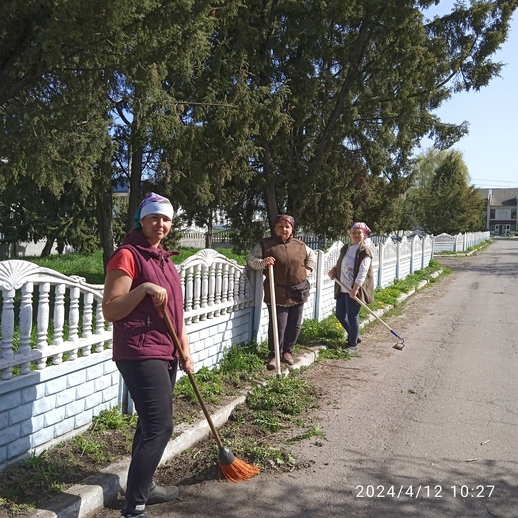 Велика весняна толока на Переяславщині: жителі облагороджують свої громади та діляться фото