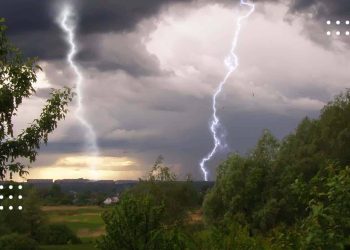 Синоптики попередили про грозу: прогноз погоди на 23 травня по Київщині