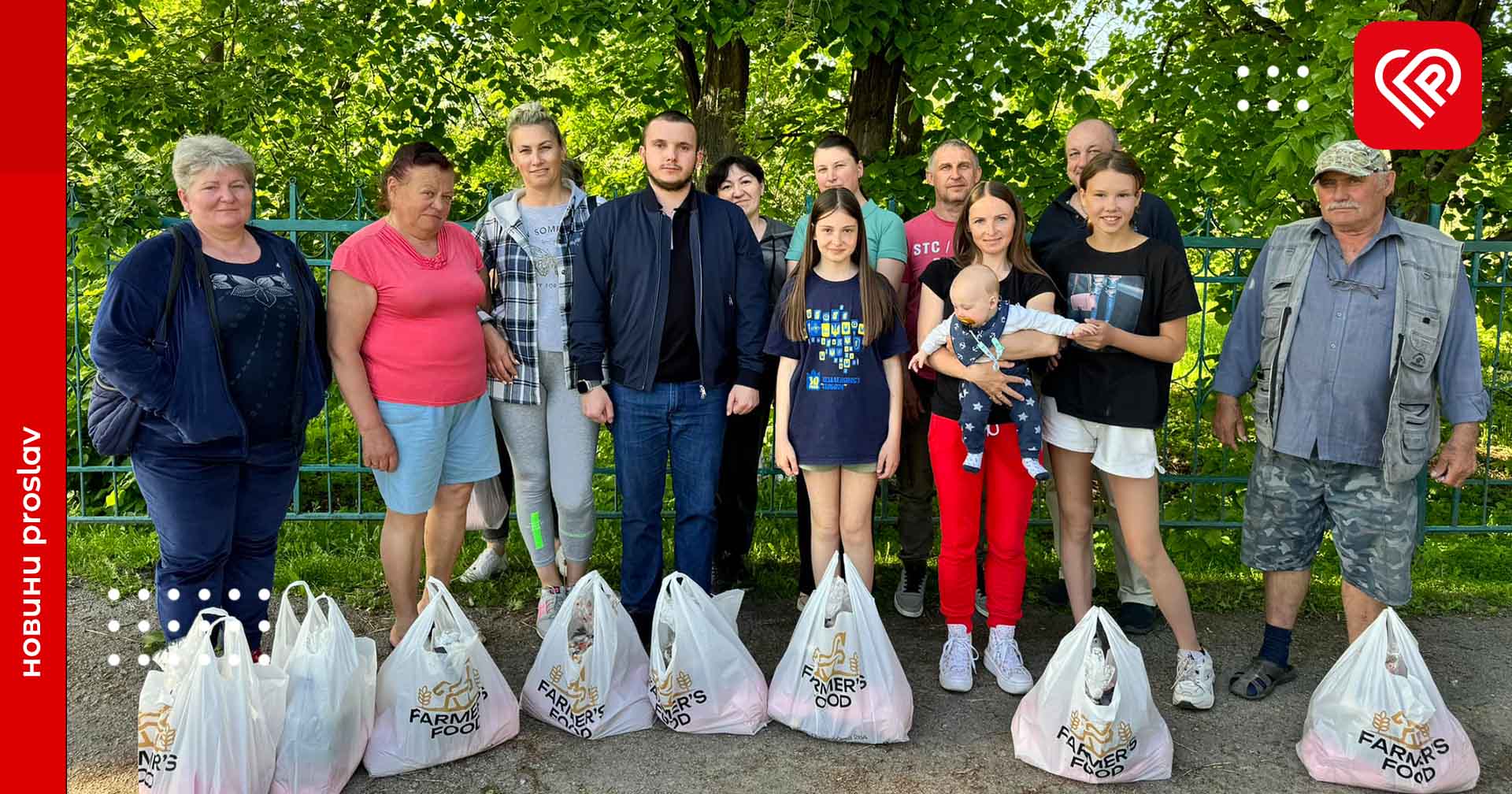 Депутат міськради Переяслава Григорій Ярема напередодні Великодня роздав 100 продуктових наборів мешканцям громади