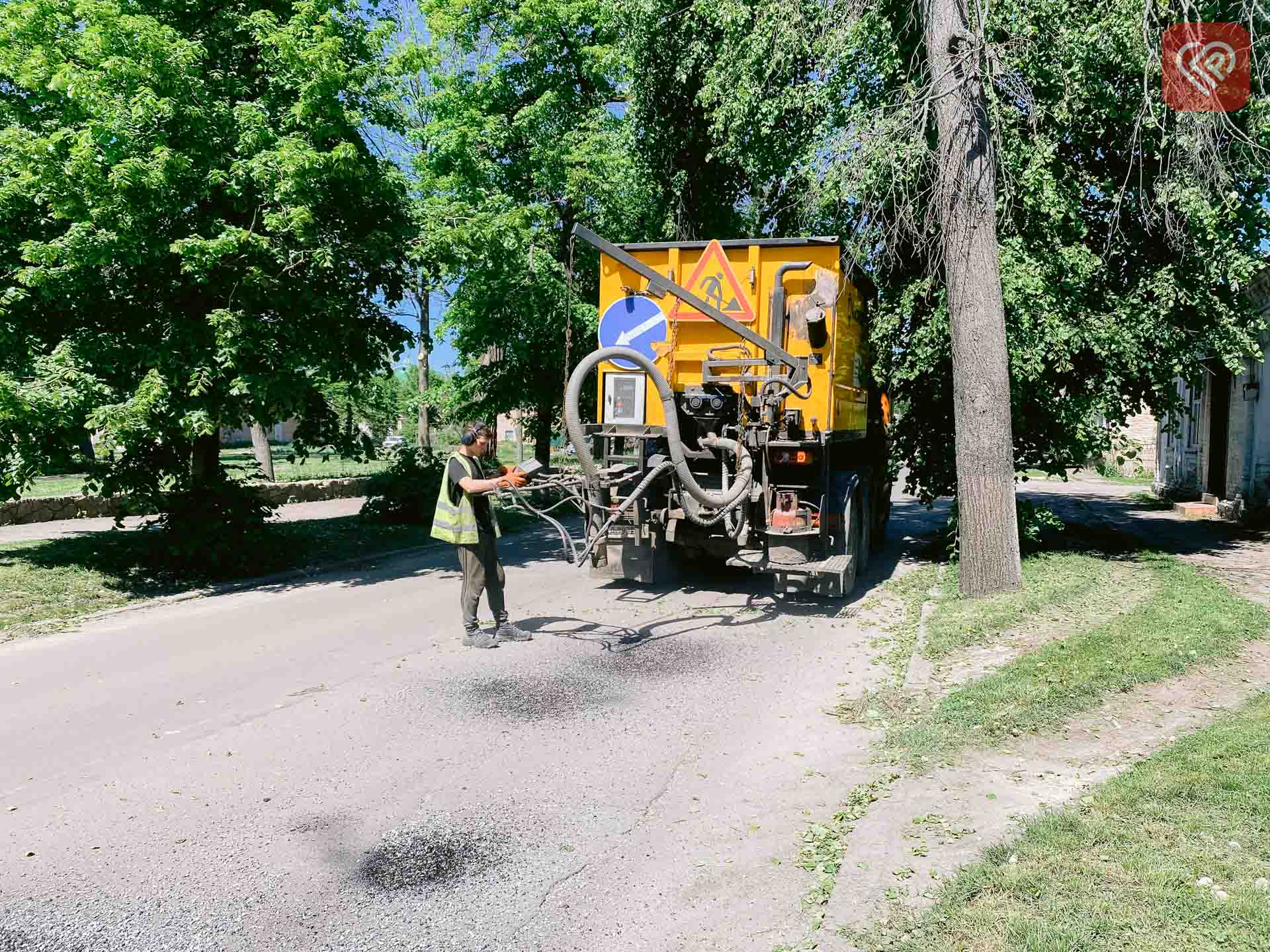 У Переяславській громаді проводять поточний ремонт дорожнього покриття (фото)