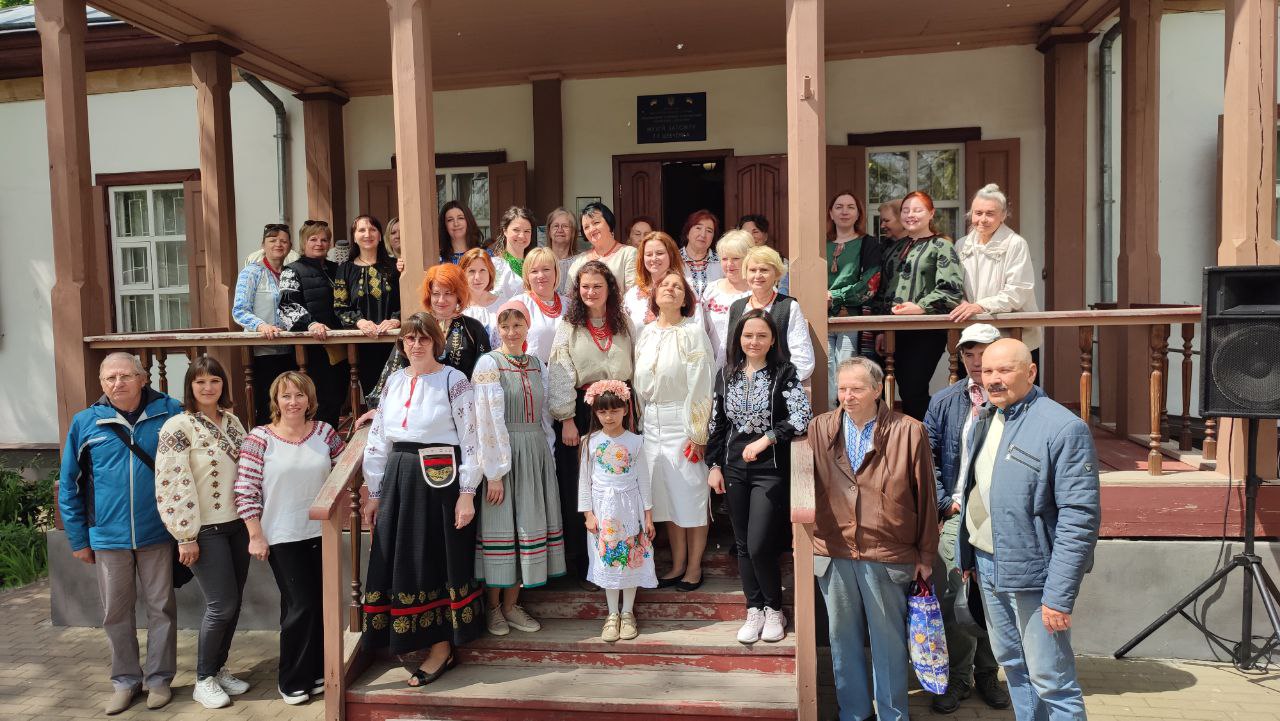 Вишиванка як у Тараса Шевченка: переяславська майстриня відтворила сорочку видатного поета, побачити її можна в Музеї Заповіту