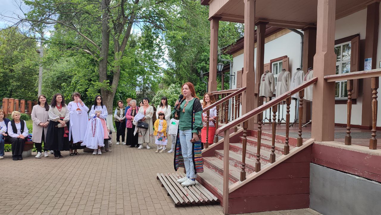 Вишиванка як у Тараса Шевченка: переяславська майстриня відтворила сорочку видатного поета, побачити її можна в Музеї Заповіту