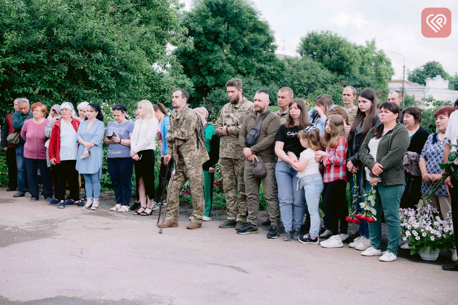 У Переяславі вшанували пам’ять воїна Володимира Кочина: меморіальну дошку встановили на фасаді ВУЖКГ, де він працював