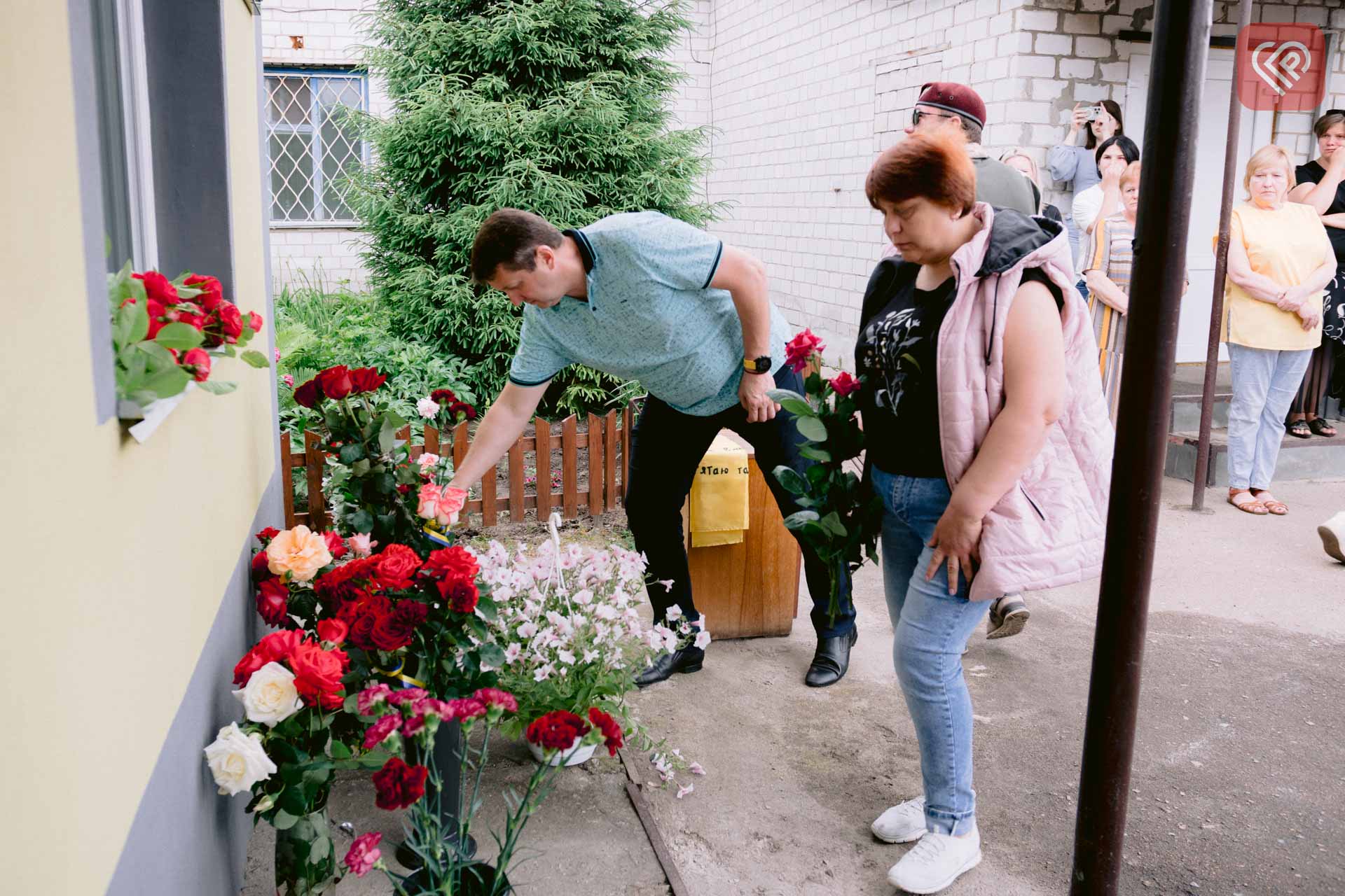 У Переяславі вшанували пам’ять воїна Володимира Кочина: меморіальну дошку встановили на фасаді ВУЖКГ, де він працював