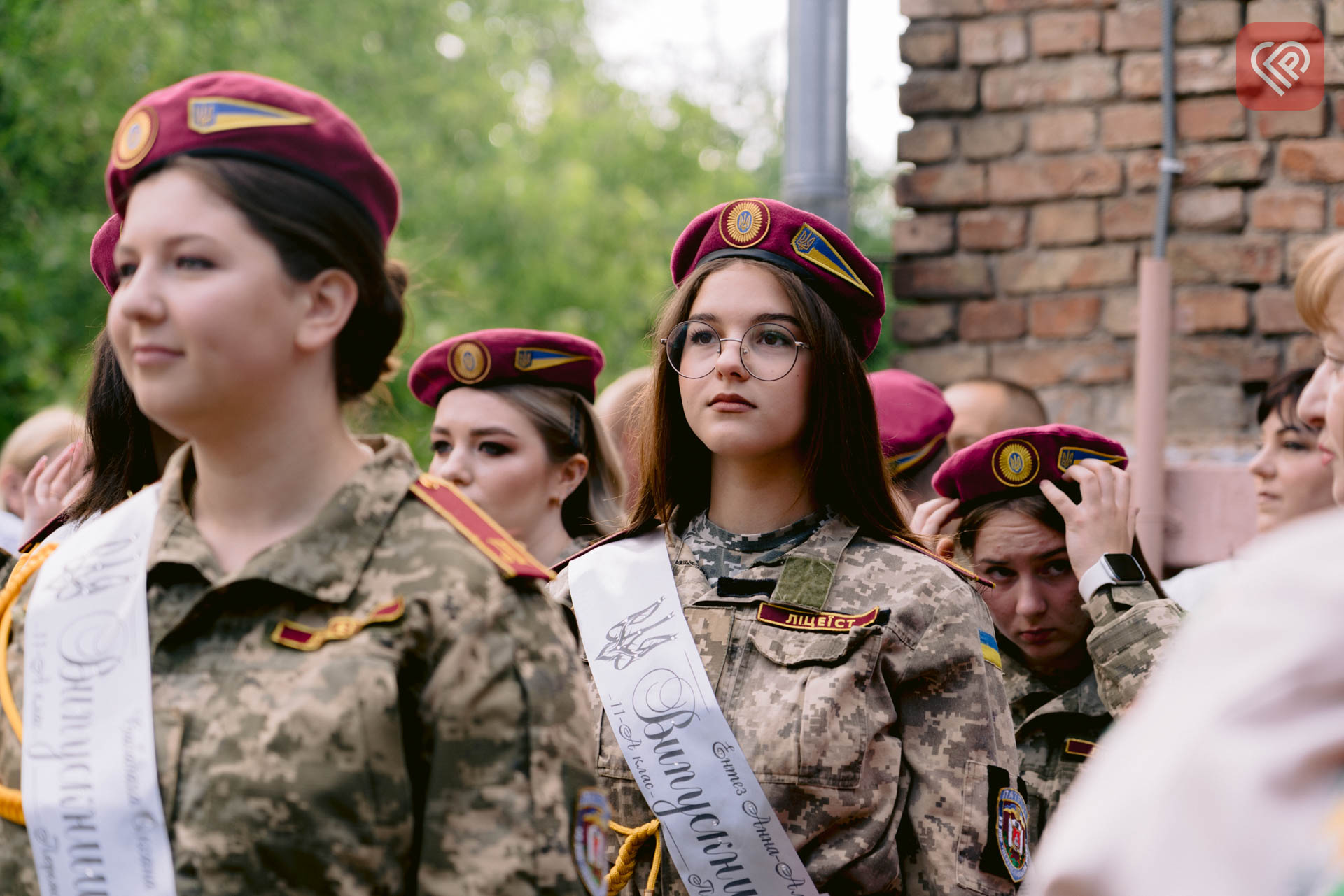 Проводжали випускників та збирали допомогу воїнам: у переяславському ліцеї «Патріот» відбулося свято Останнього дзвоника