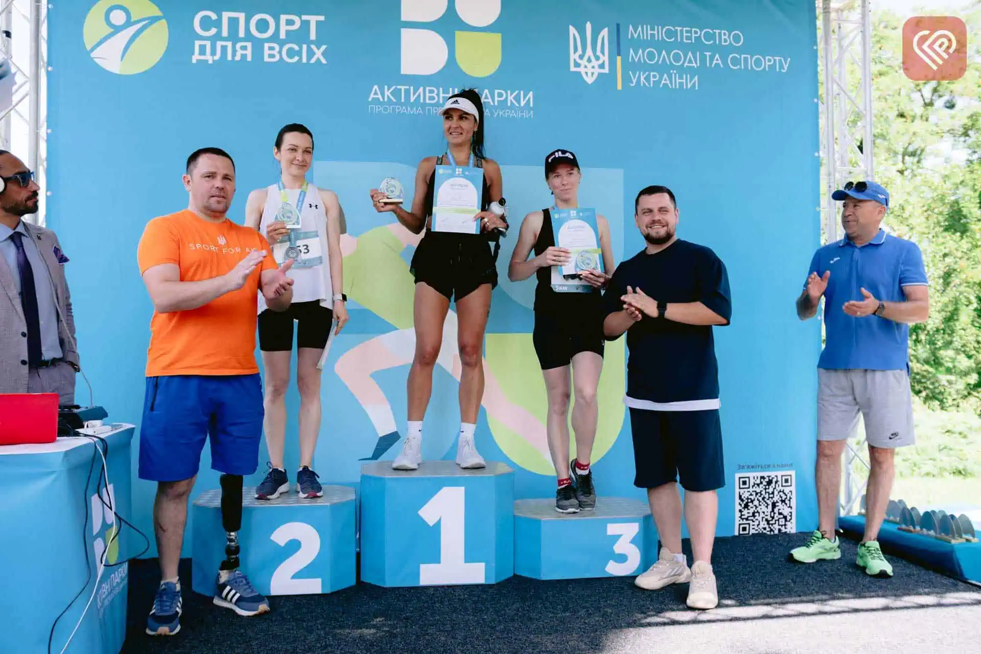Серед жінок у забігу на 5 кілометрів перемогла Вікторія Шум. її результат – 23:58. Другою була Альона Костенко (результат – 24:16), третьою – Олена Романко (27:58).