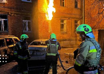 Нічна атака БПЛА: в одному з районів Києва пошкоджено 4 будинки та близько 20 автівок