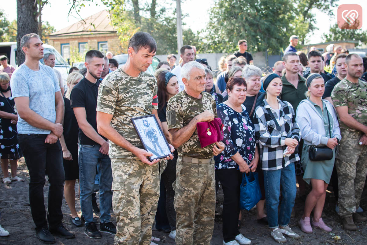 У Переяславській громаді попрощалися з 34-річним воїном Сергієм Нікітіним