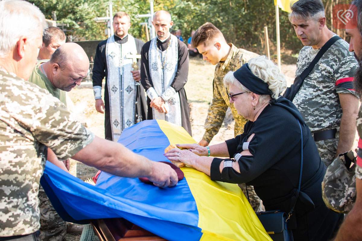 У Переяславській громаді попрощалися з 34-річним воїном Сергієм Нікітіним