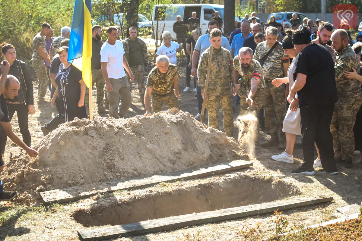 У Переяславській громаді попрощалися з 34-річним воїном Сергієм Нікітіним