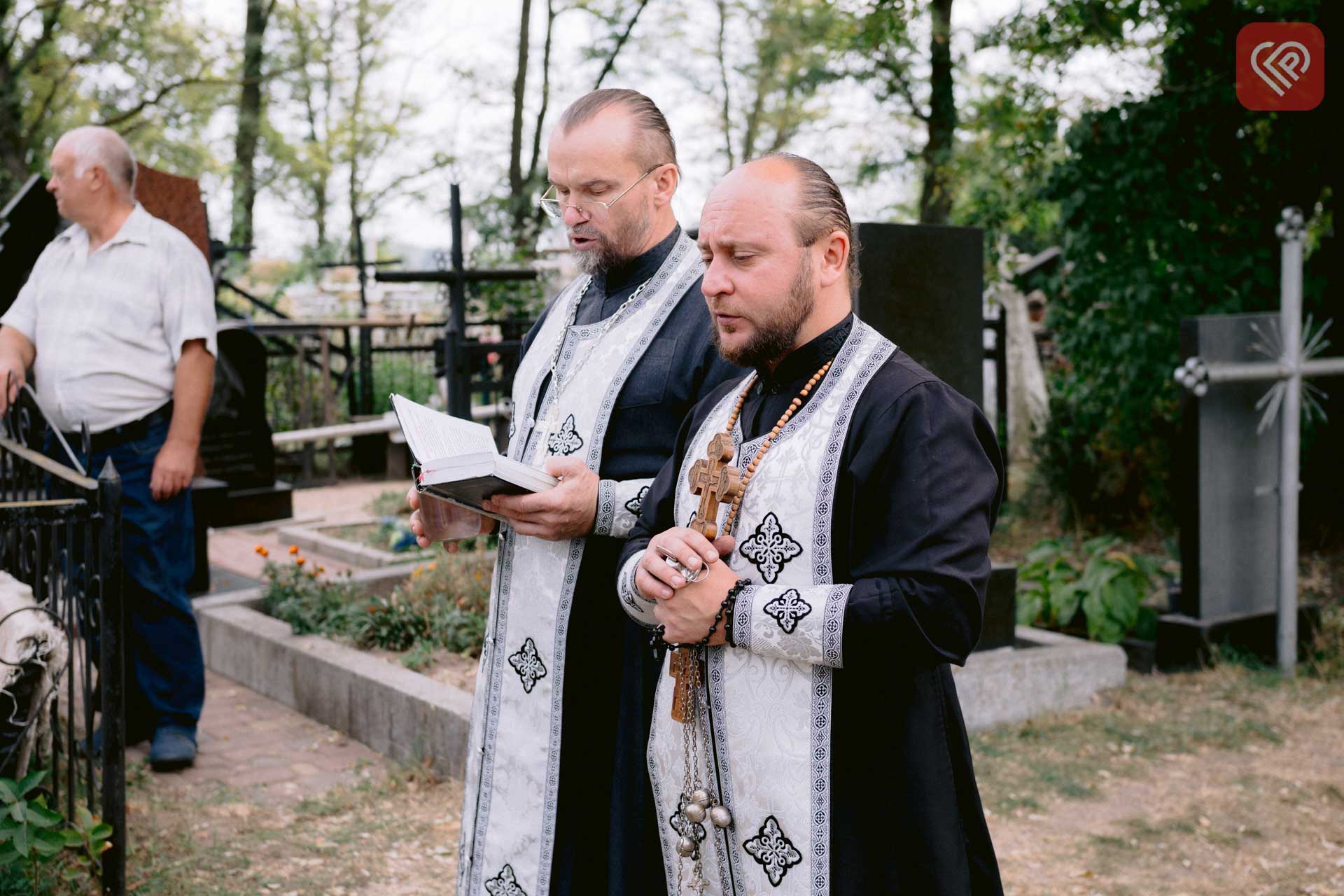 Побратими три кілометри несли пораненого бійця, але його серце зупинилося: у Переяславі попрощалися з Героєм Віталієм Євтушенком