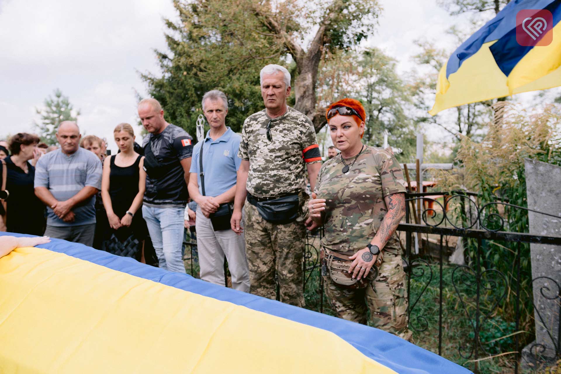 Побратими три кілометри несли пораненого бійця, але його серце зупинилося: у Переяславі попрощалися з Героєм Віталієм Євтушенком