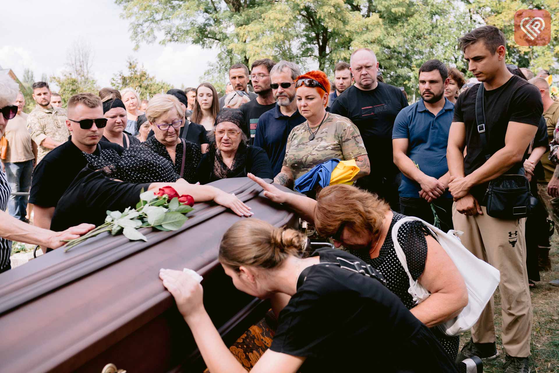 Побратими три кілометри несли пораненого бійця, але його серце зупинилося: у Переяславі попрощалися з Героєм Віталієм Євтушенком