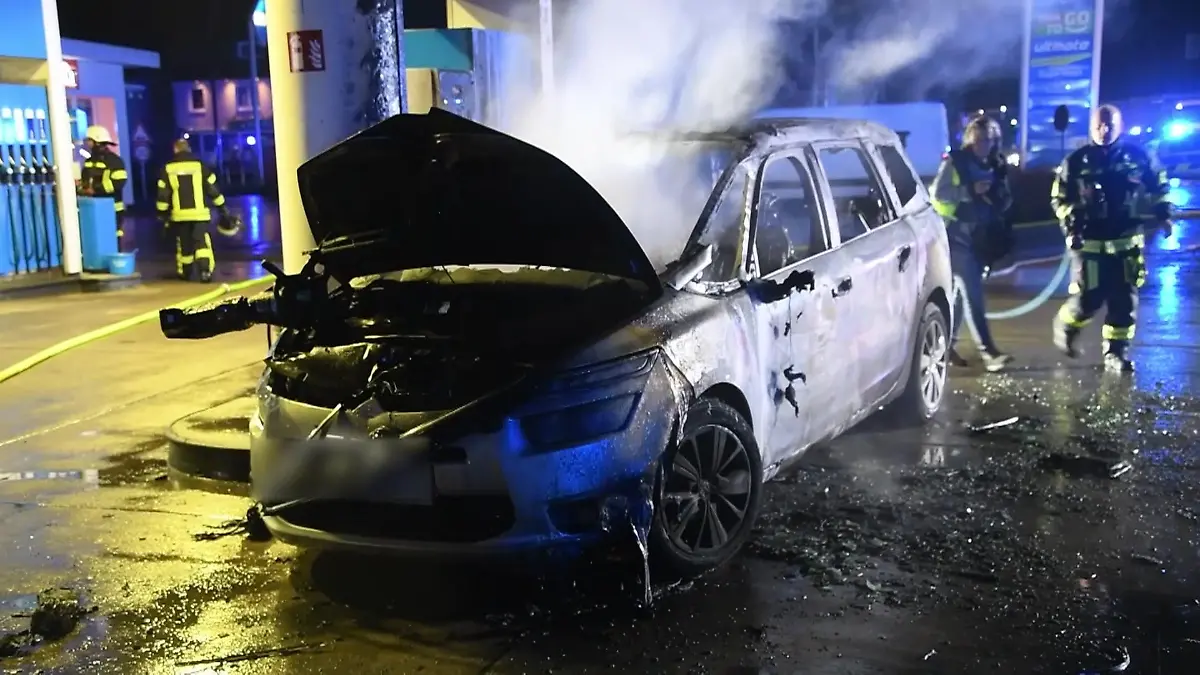 Шахрай намагався вивідати дані жителя Переяславщини, представившись працівником банку – дайджест поліції