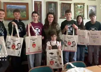Джури рою «Переяславські козаки» гімназії №2 зберігають традиції: відвідали майстер-клас з вибійки у БХТДЮМ