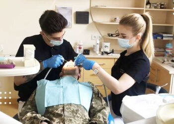 Українські захисники та ветерани мають право на безоплатне лікування зубів й зубопротезування