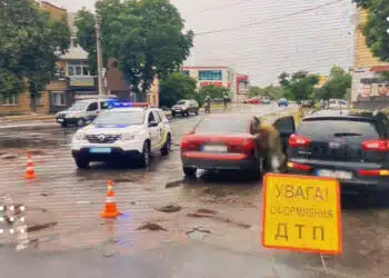 ДТП у центрі Переяслава, гучна музика у селі та фейковий виклик про аварію – дайджест поліції