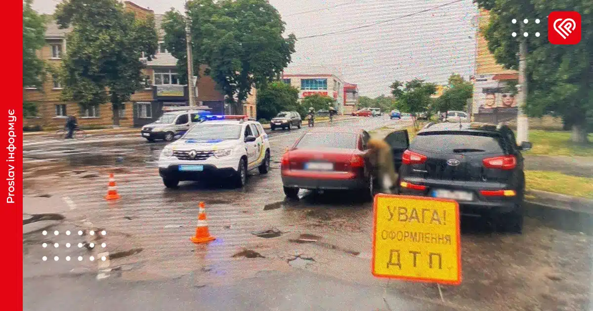 ДТП у центрі Переяслава, гучна музика у селі та фейковий виклик про аварію – дайджест поліції