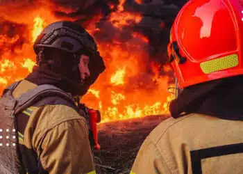 Вогонь охопив 2500 квадратів: 104 рятувальники ліквідували наслідки обстрілу міста Бориспіль