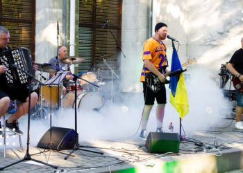 У Переяславі гурт “LOVKO BAND” виконав відомі українські хіти просто неба