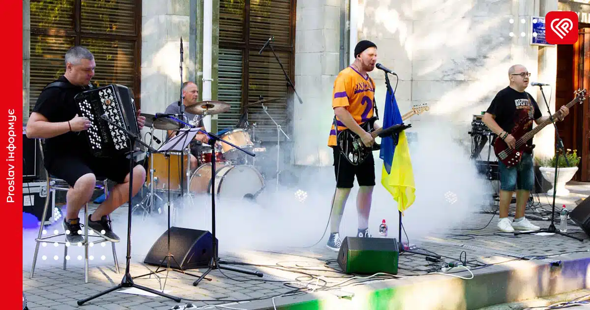 У Переяславі гурт “LOVKO BAND” виконав відомі українські хіти просто неба