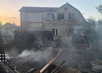 Внаслідок нічної атаки на Бориспільщині пошкоджено близько десяти гаражів