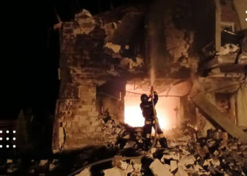 У Борисполі внаслідок атаки поранена жінка, пошкоджені будинки й автомобілі