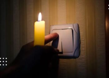 В Україні масові відключення світла: хмарна погода спричинила підвищене споживання електроенергії