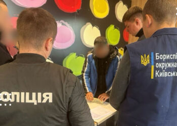 У Борисполі затримали ще одного «рішалу»: хотів 8 500 доларів за «вирішення питань» у ТЦК