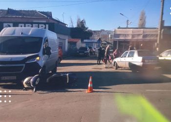 У Переяславі сталася ДТП: авто Renault врізалося в мопед – дайджест поліції