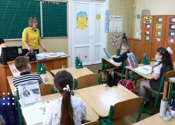 МОН рекомендує школам переглянути графік навчання та канікул