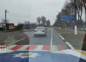 У Переяславі біля «Нової пошти» автомобіль збив 14-річну дівчинку – дайджест поліції