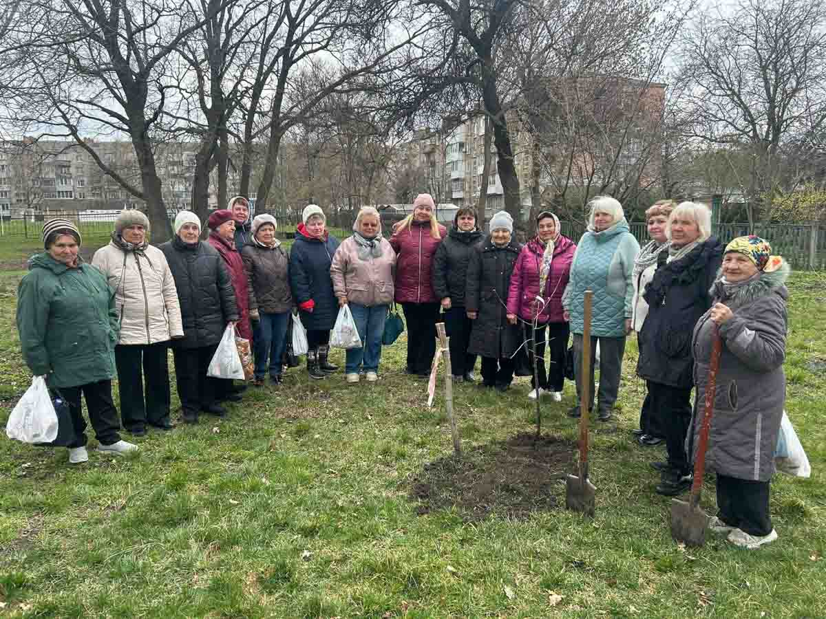 переяславська гімназія 1 сад памʼяті